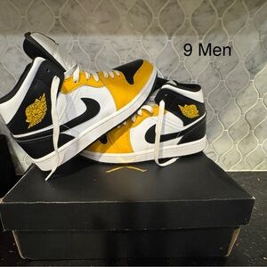 Jordan 1 Mid Yellow Ochre (worn 1 time)